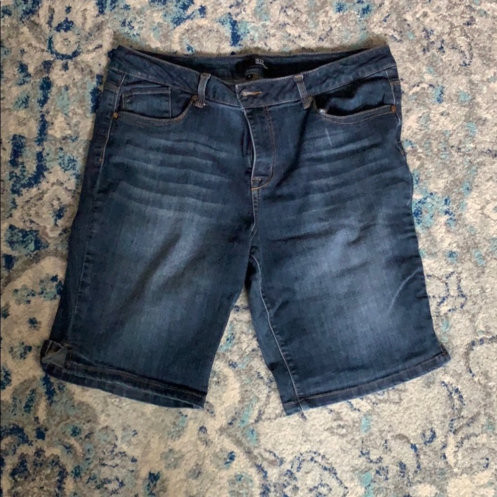 1822 Denim Shorts Size 16